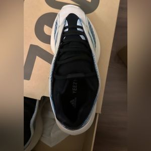 Yeezy 700 V3 Kyanite size 5.5y still good condition